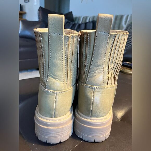 Time and Tru beige side zip platform ankle boots! Size 6.5 - Picture 5 of 6